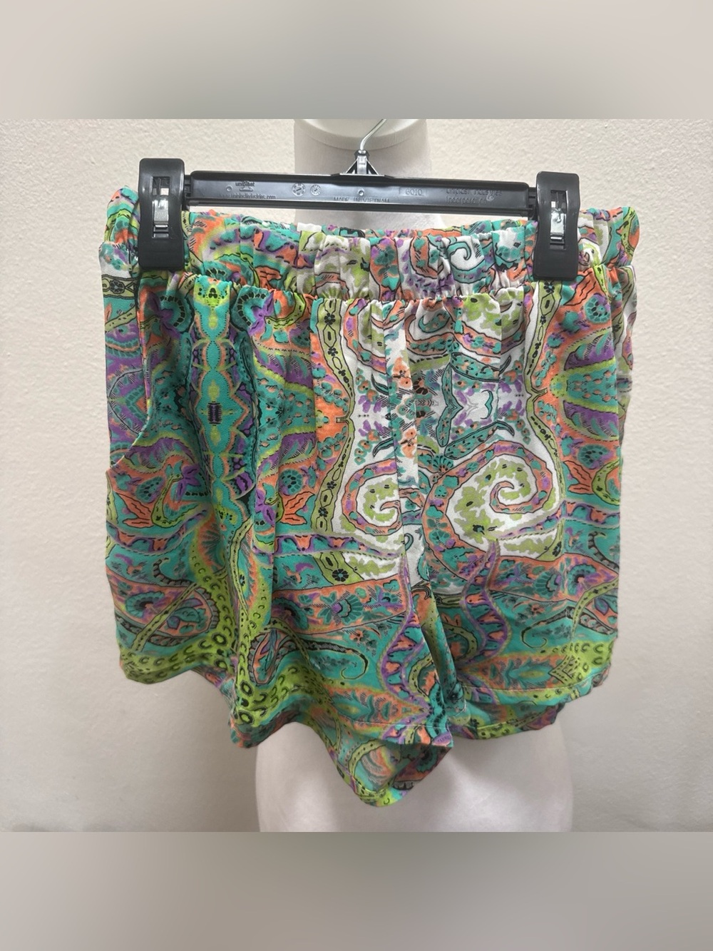 Vestique Paisley Shorts